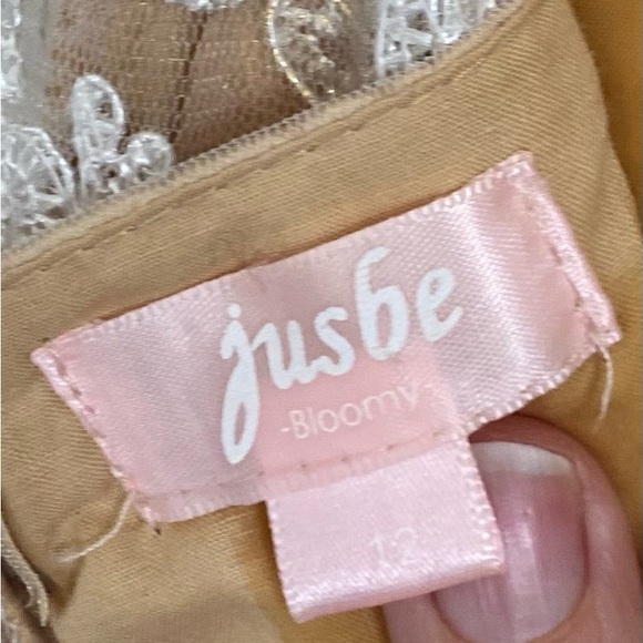 Beautiful children’s dress - Picture 3 of 4